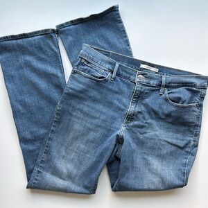 Levi’s Slimming Bootcut Jeans Medium Wash Size 32